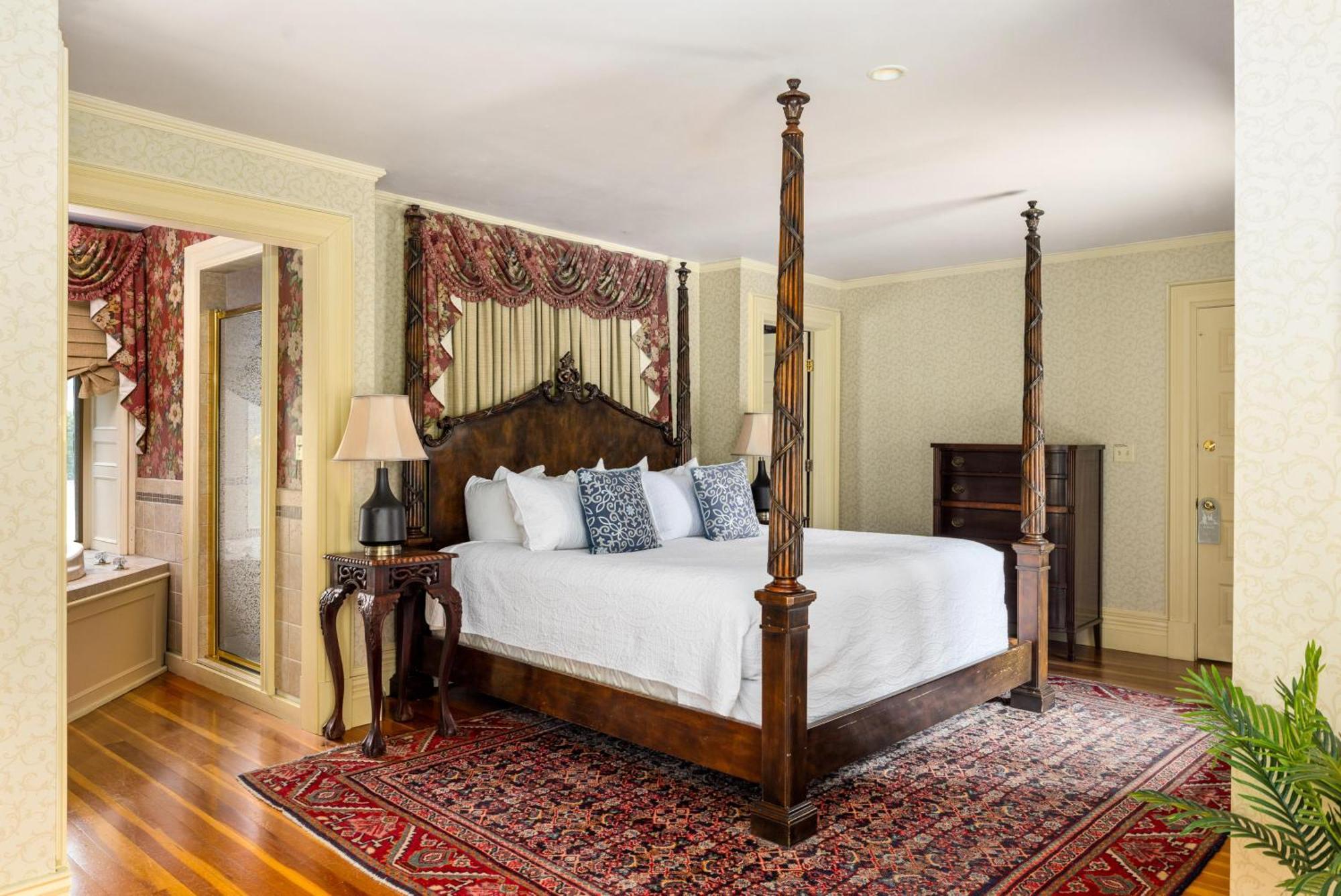 The Inn At Erlowest Lake George Exterior photo