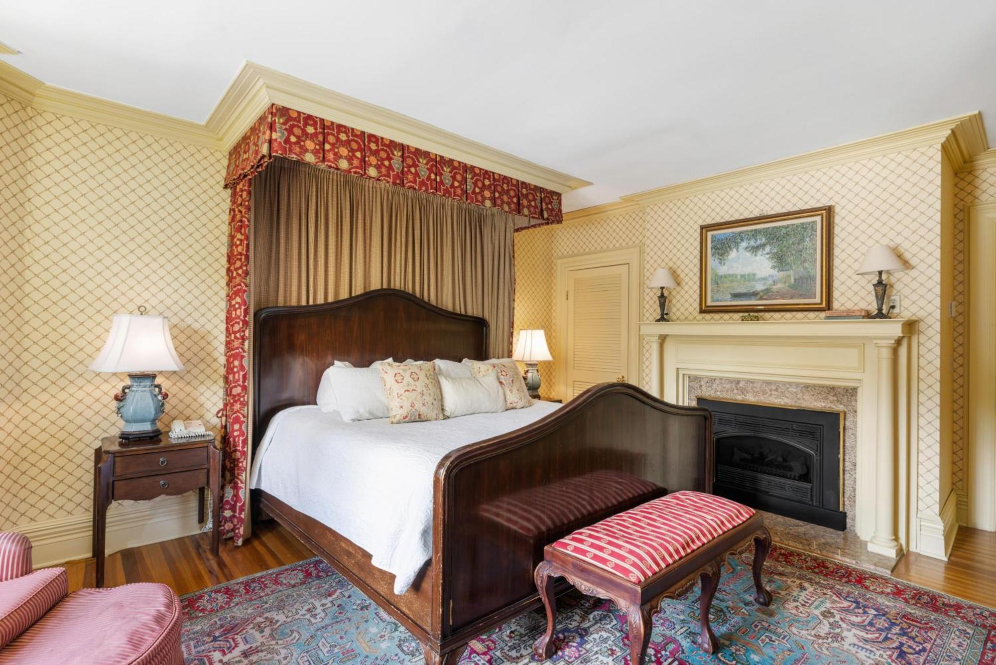 The Inn At Erlowest Lake George Exterior photo